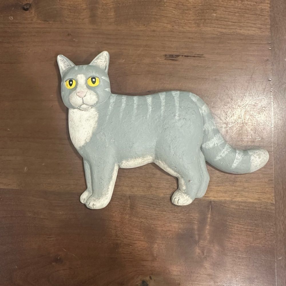 Gray Cat Figurine wall hanging